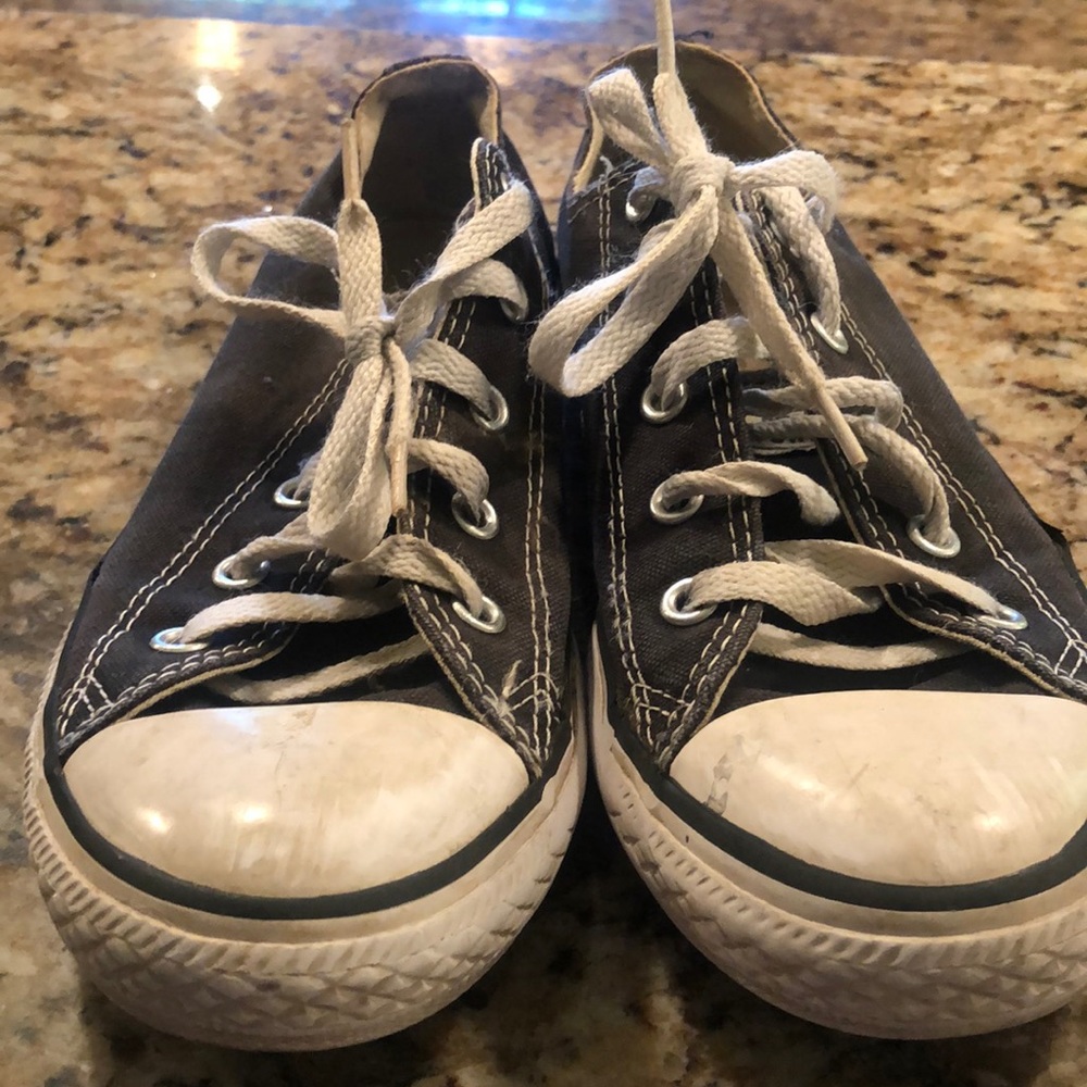 Black youth Converse size 3